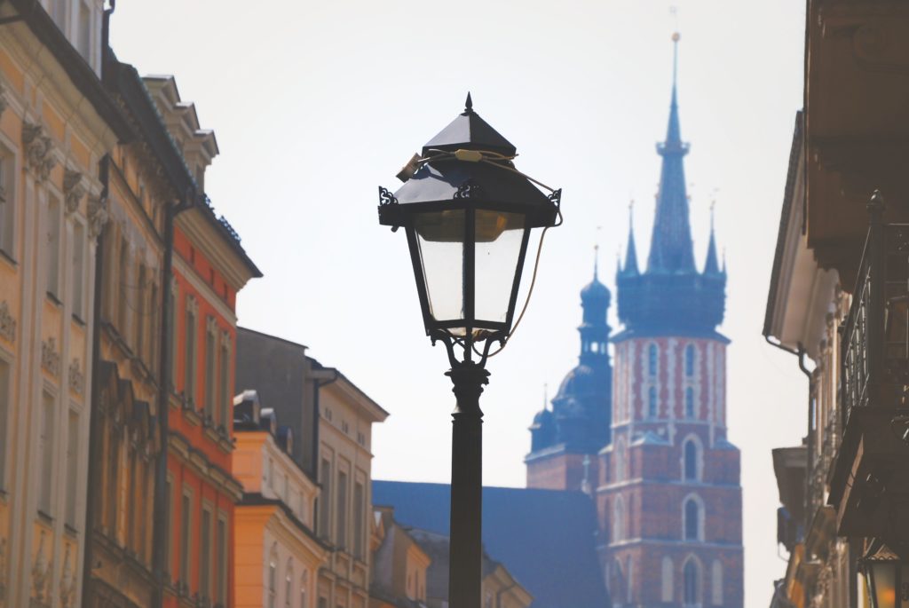  wieża kościoła mariackiego w Krakowie widok z ulicy Florianskiej