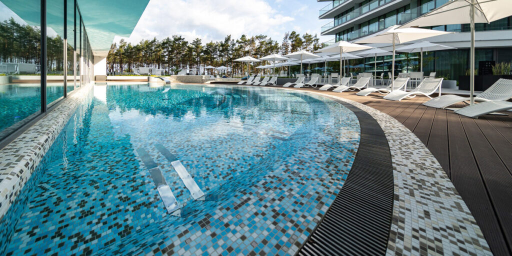 Hotel nad morzem z basenem zewnętrznym Wave Międzyzdroje Resort&SPA