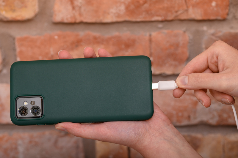 Telefon podłączany do ładowania