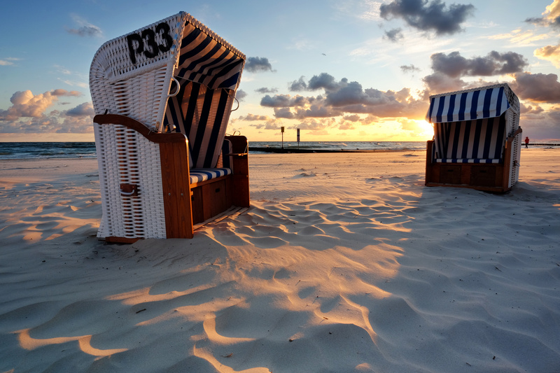 Kosze plażowe na plaży w Kołobrzegu