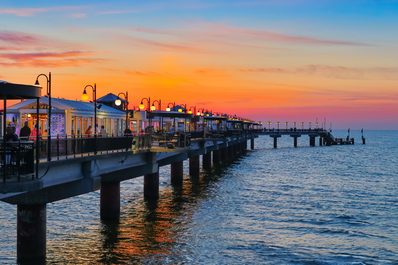 Molo w Międzyzdrojach o zachodzie słońca