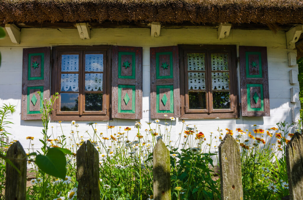 Stara chata na wsi w Polsce