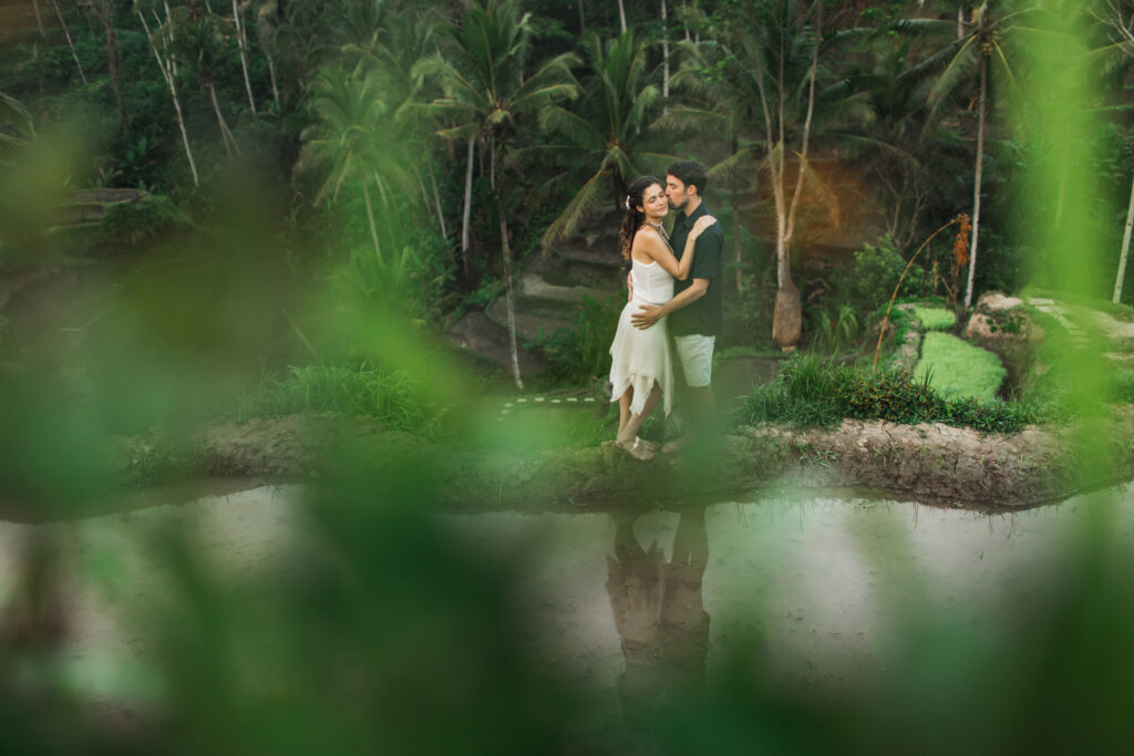 Para na romantycznych wakacjach we dwoje na Bali