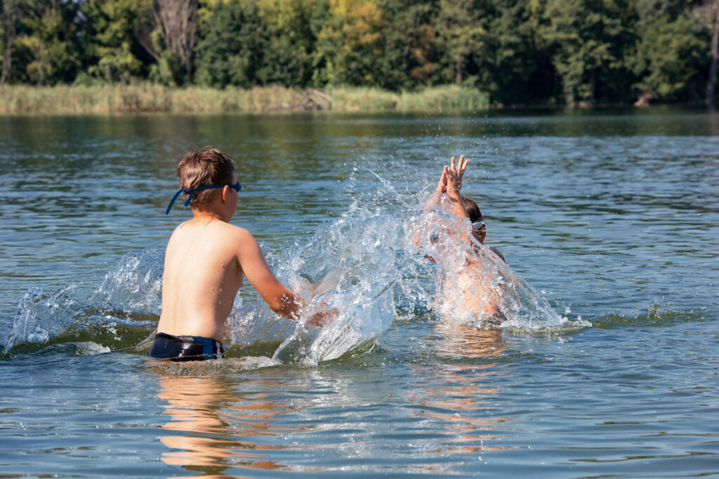 Gdzie na Mazury z dzieckiem? Zaplanuj rodzinny wypoczynek nad jeziorem