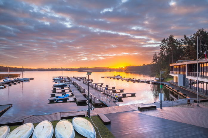 Jezioro Ukiel o zachodzie słońca w Olsztynie