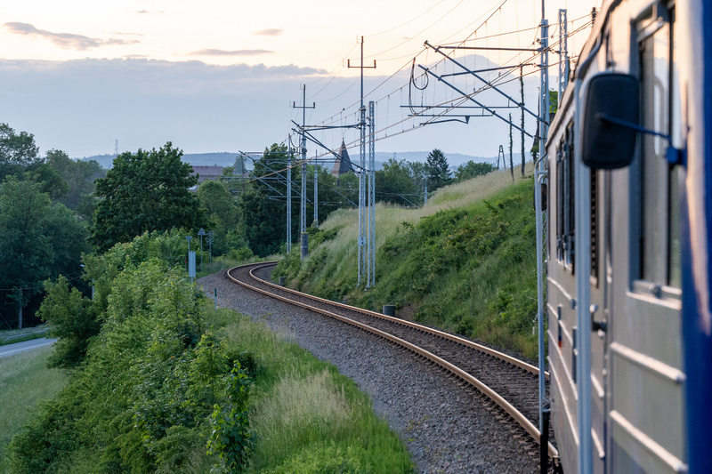 Pociąg jadący w góry