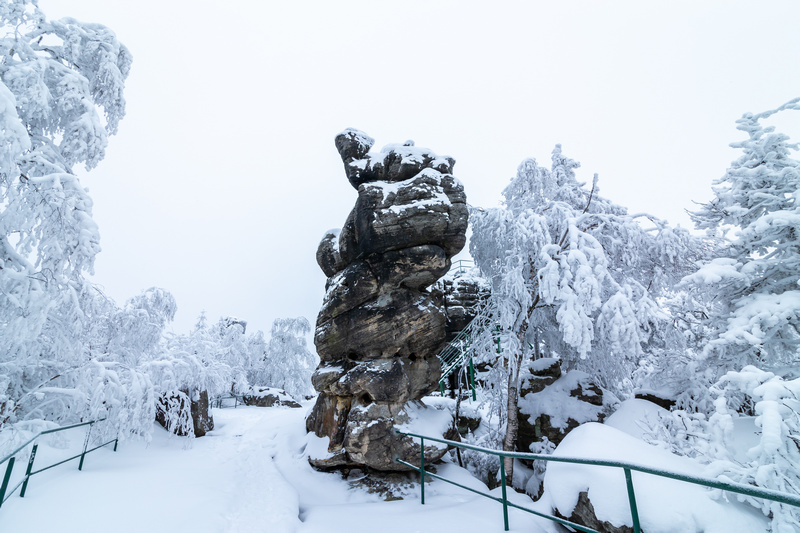 Formacja skalna Szczelińca Wielkiego zimą