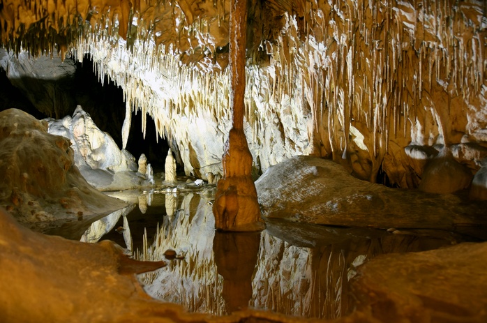 Jaskinia Raj - największa atrakcja Gór Świętokrzyskich


