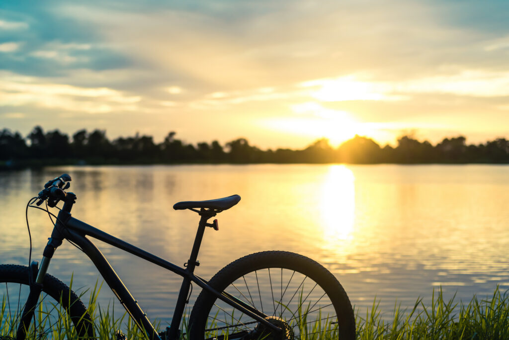 Zwiedzaj Mazury rowerem! Sprawdź polecane trasy rowerowe