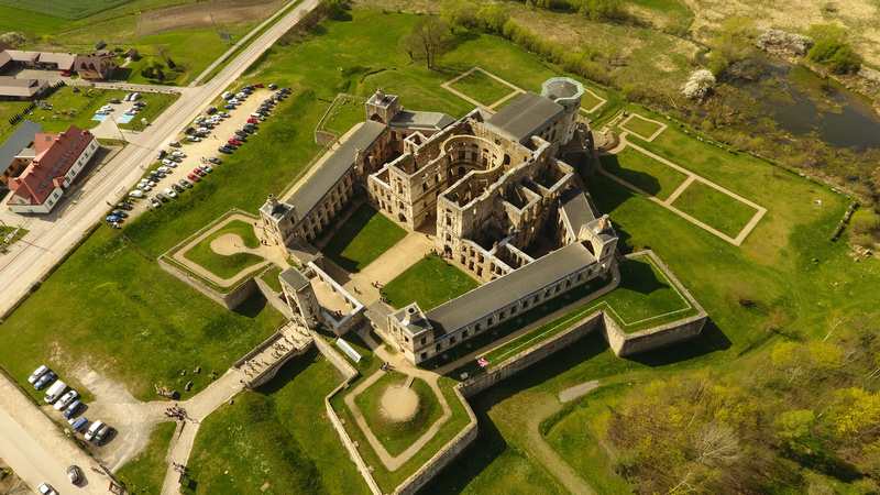 Ruiny Zamku Krzyżtopór z lotu ptaka