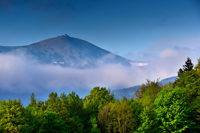 Śnieżka w chmurach