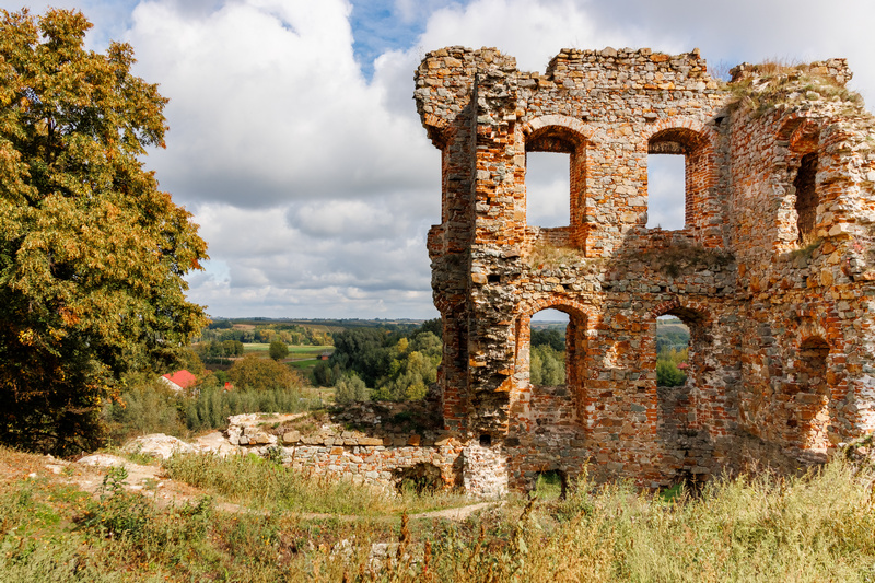 Stare zamkowe góry w Świętokrzyskiem