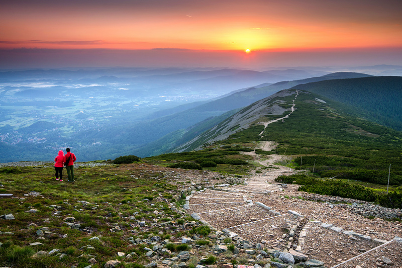 Wschód słońca w górach