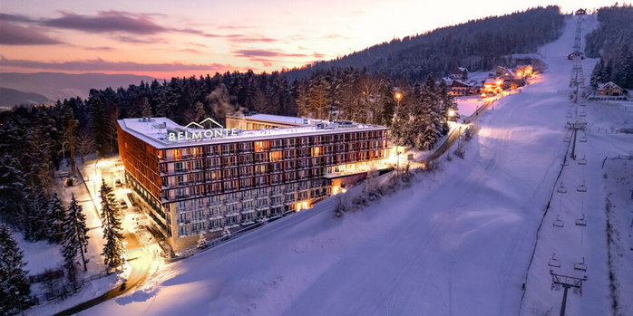 Hotel tuż przy wyciągu narciarskim zimą