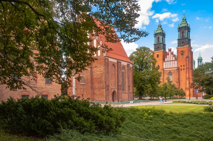 Katedra na Ostrowie Tumskim - jeden z głównych zabytków Poznania

