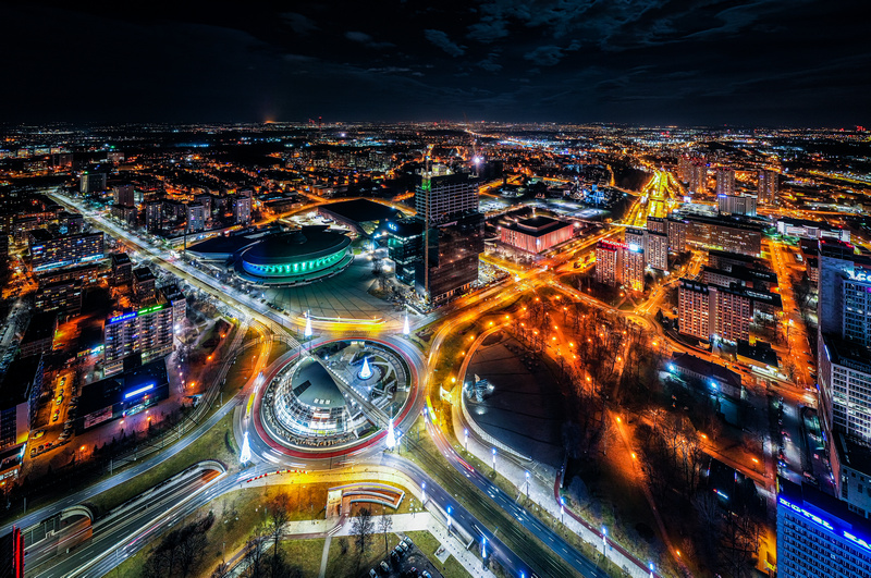 Katowice nocą: widok na rondo, Spodek, Strefę Kultury