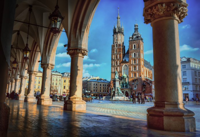 Sukiennice i bazylika Mariacka - największe atrakcje turystyczne Krakowa na rynku