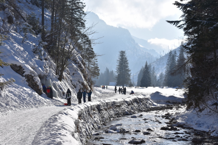 Szlak przez Dolinę Kościeliską zimą