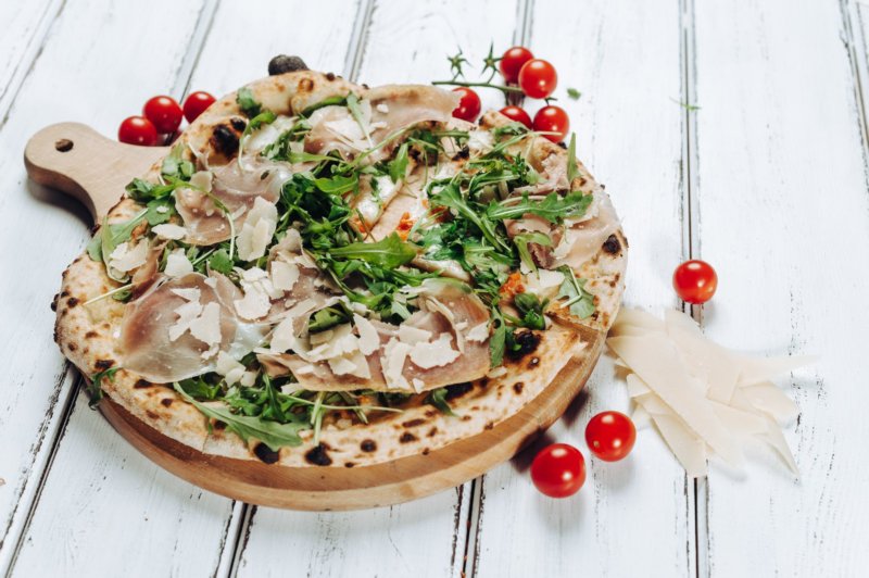 Pizza w restauracji włoskiej w Toruniu