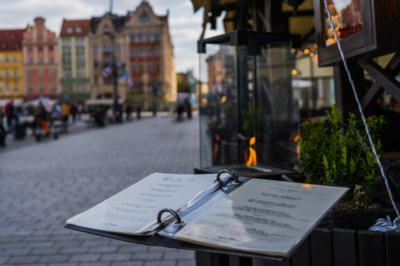 Szukasz dobrej restauracji we Wrocławiu? Sprawdź nasz przewodnik!