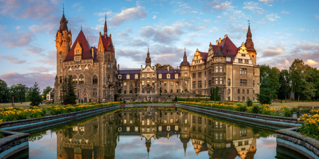 Zamek w Mosznej - jeden z najpiękniejszych zamków w Polsce