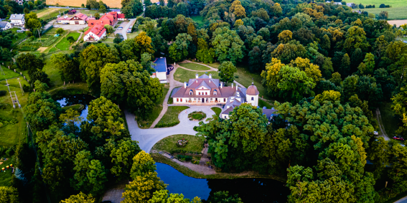  Dworski hotel w romantycznym otoczeniu bieszczadzkich lasów