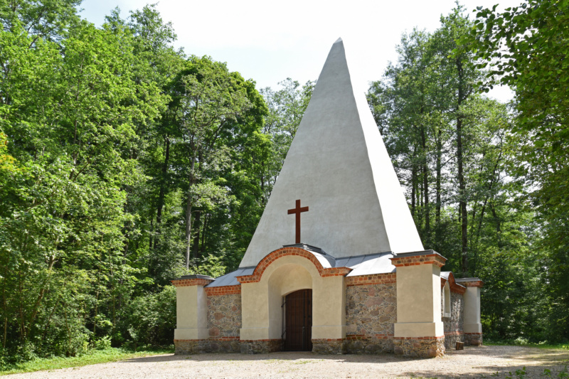 Piramida w Rapie - wyjątkowa atrakcja Mazur Garbatych
