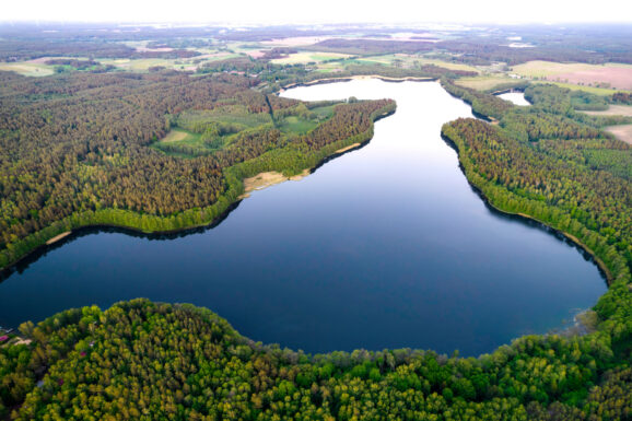 Gdzie nad jezioro? Poznaj najpiękniejsze jeziora w Polsce (nie tylko na Mazurach)!