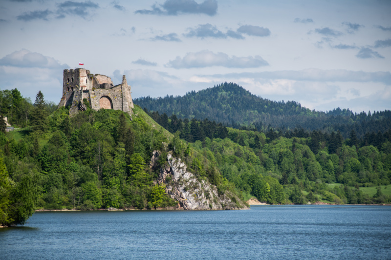 Zamek nad Jeziorem Czorsztyńskim