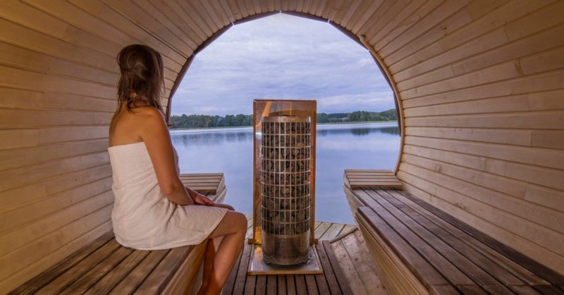 Sauna z widokiem na jezioro w hotelu Masuria