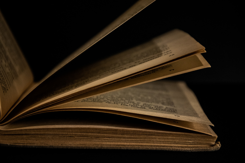 Kartki w starej książce
