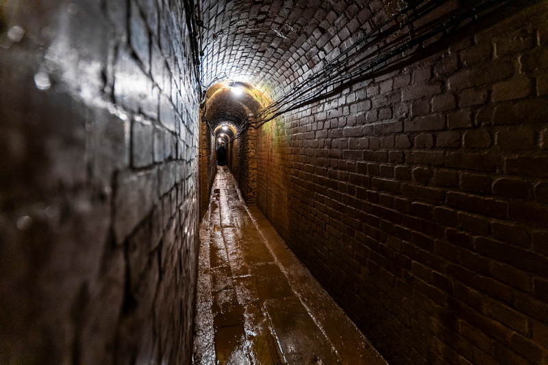 Korytarz w historycznej kopalni srebra w Tarnowskich Górach