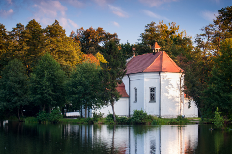 Kościół na wodzie w Zwierzyńcu - jedna z głównych atrakcji Roztocza
