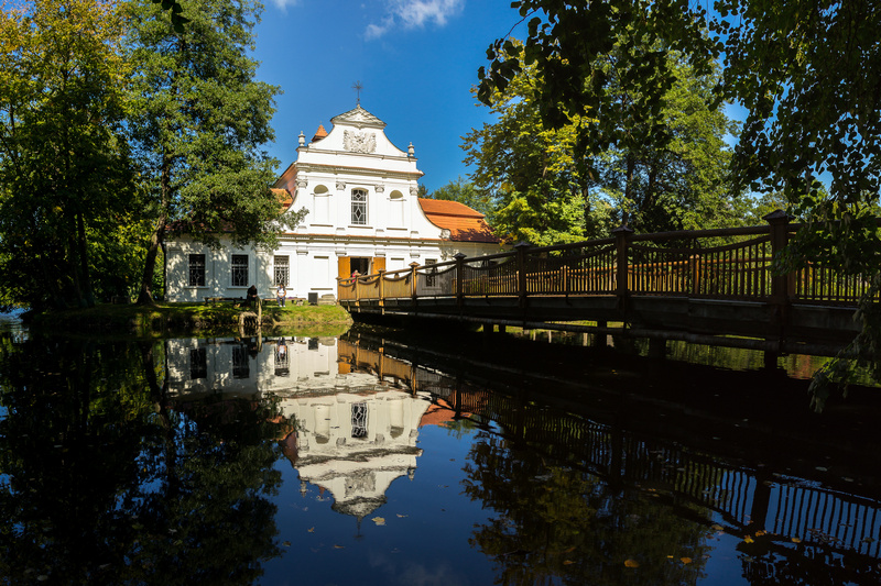 Most prowadzący do kościoła w Zwierzyńcu