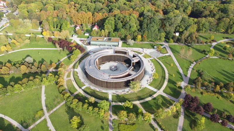 Tężnia w uzdrowisku w Busku-Zdroju widziana z góry