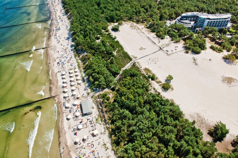 Luksusowy hotel nad morzem z basenem krytym i strefą wypoczynkową