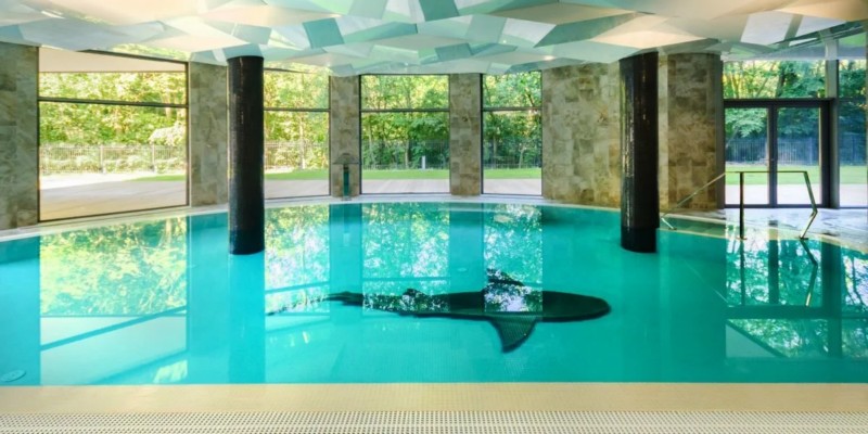 Kryty basen w Diune Hotel & Resort by Zdrojowa
