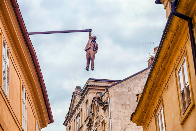 Rzeźba Davida Černego w Pradze