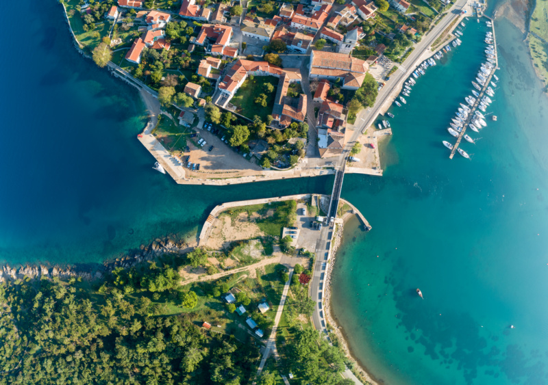 Wyspy z mostem w Chorwacji