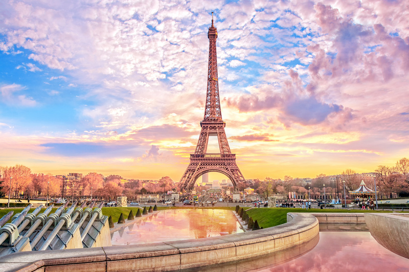 Flagowa atrakcja Paryża - piękna wieża Eiffla