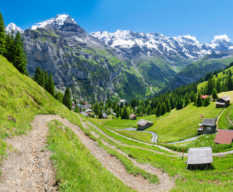 Malownicza dolina w Alpach Berneńskich
