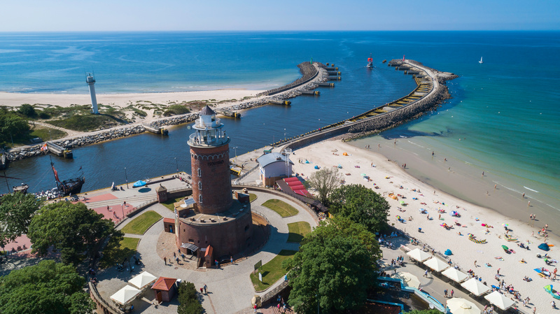 Plaża i latarnia morska w Kołobrzegu