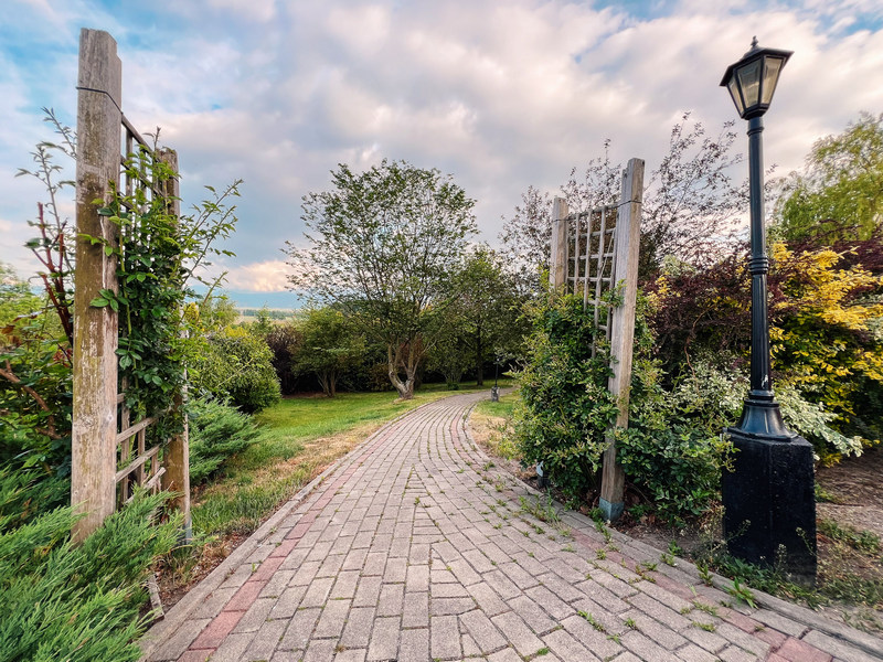 Ogród hotelu Kyriad Karkonosze