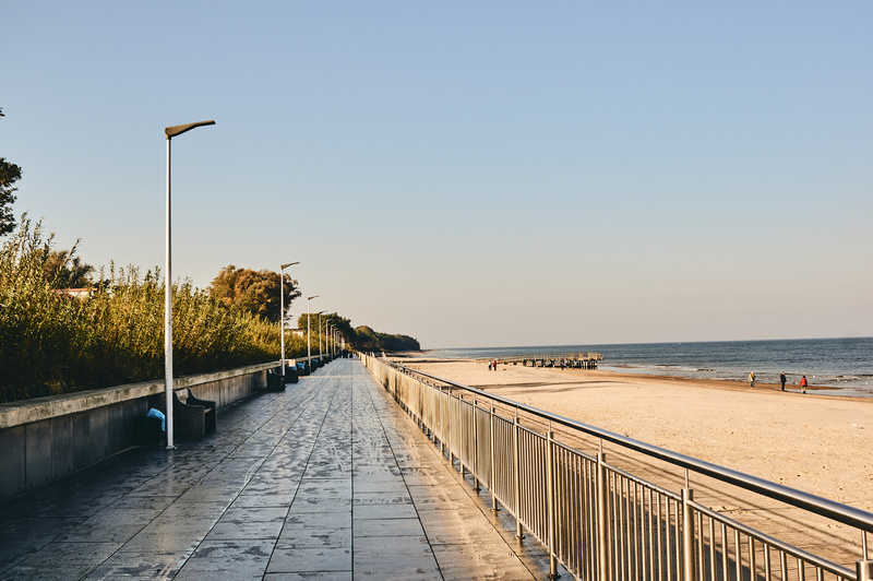 Promenada spacerowa nad morzem w Sarbinowie