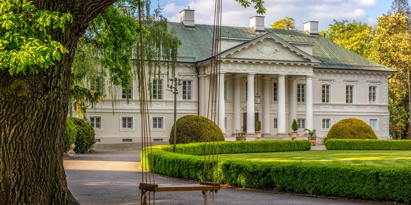 Widok frontu Pałacu Mała Wieś