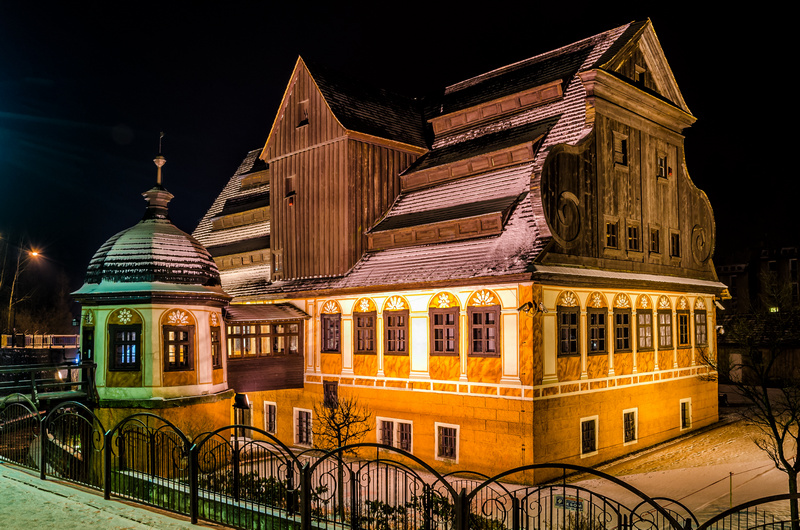 Budynek Papierni nocą