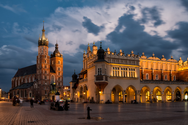 Kraków - widok na Bazylikę Mariacką i Sukiennice