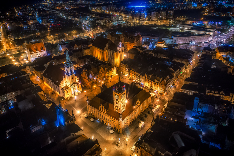 Toruń nocą widok z góry