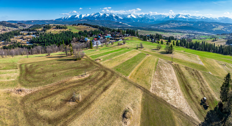Widok na Łapszankę i Tatry z lotu ptaka