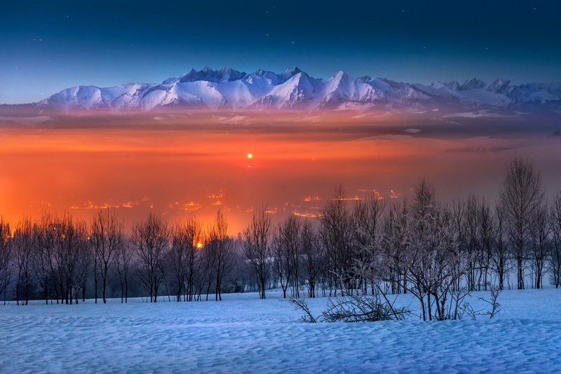 Widok na Tatry i Zakopane o świcie